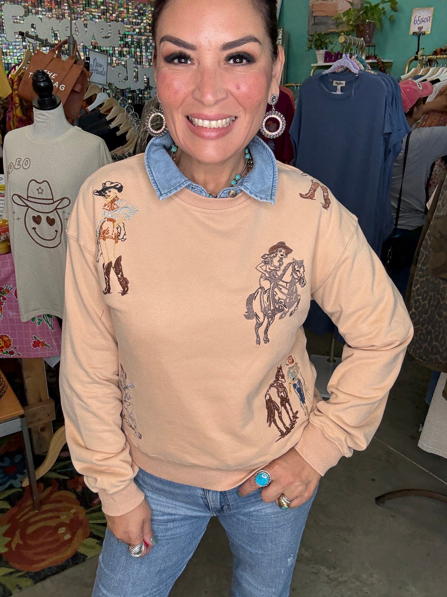 EMBROIDERED GRAPHIC SWEATSHIRT
