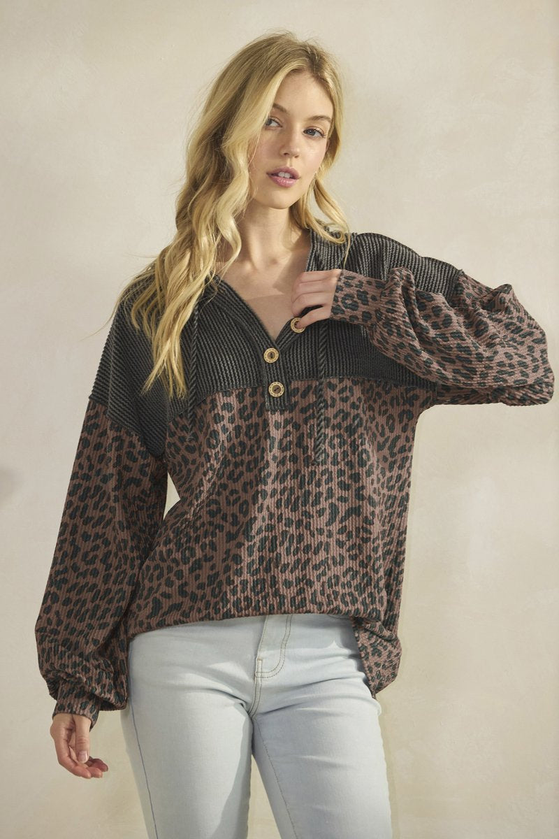 Ribbed Pullover Hoodie with Leopard Pattern