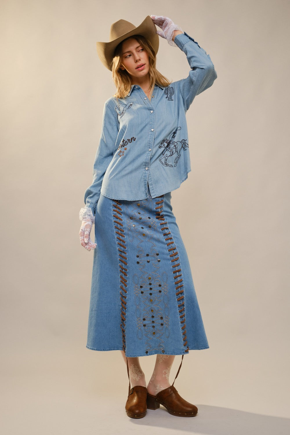 EMBROIDERED SNAP BUTTON SHIRT