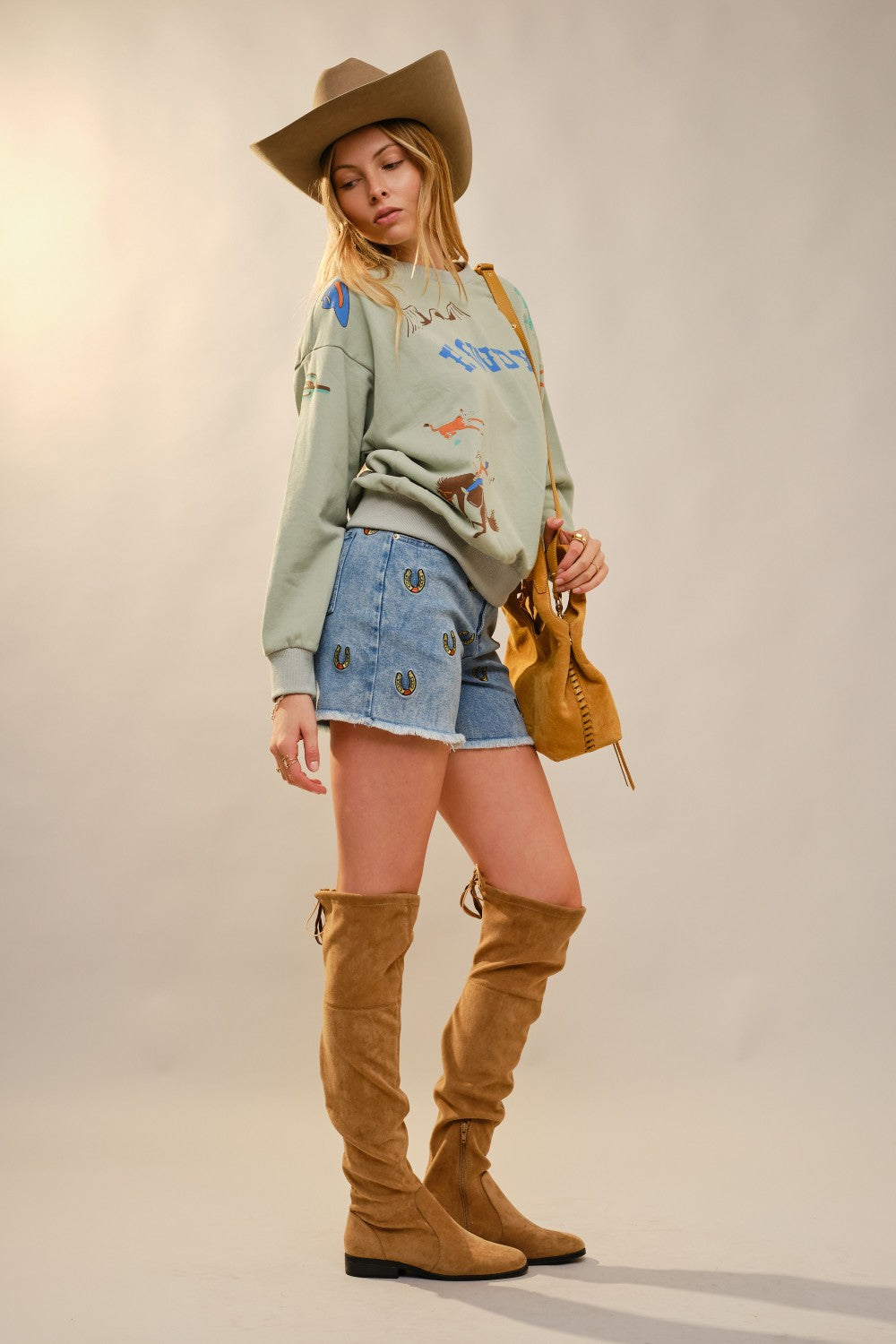 GRAPHIC HOWDY SWEATSHIRT