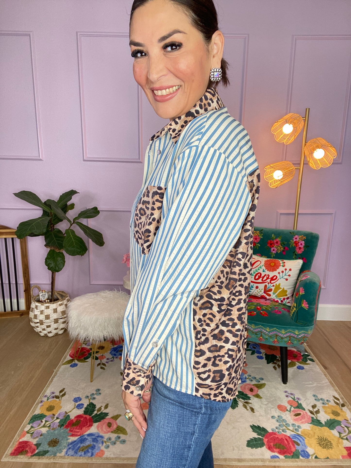CHAMBRAY STRIPED WITH LEOPARD ACCENT TOP