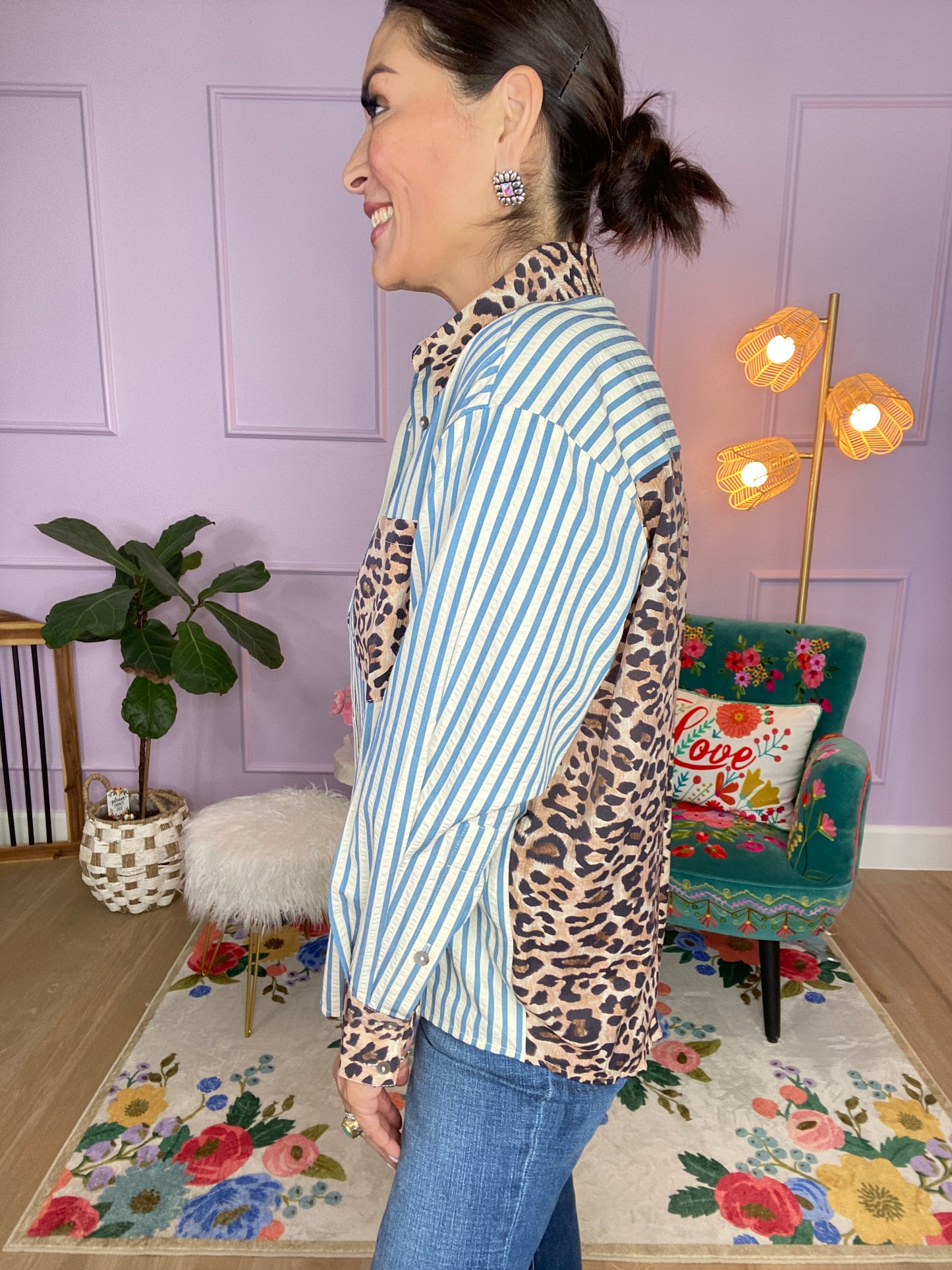 CHAMBRAY STRIPED WITH LEOPARD ACCENT TOP