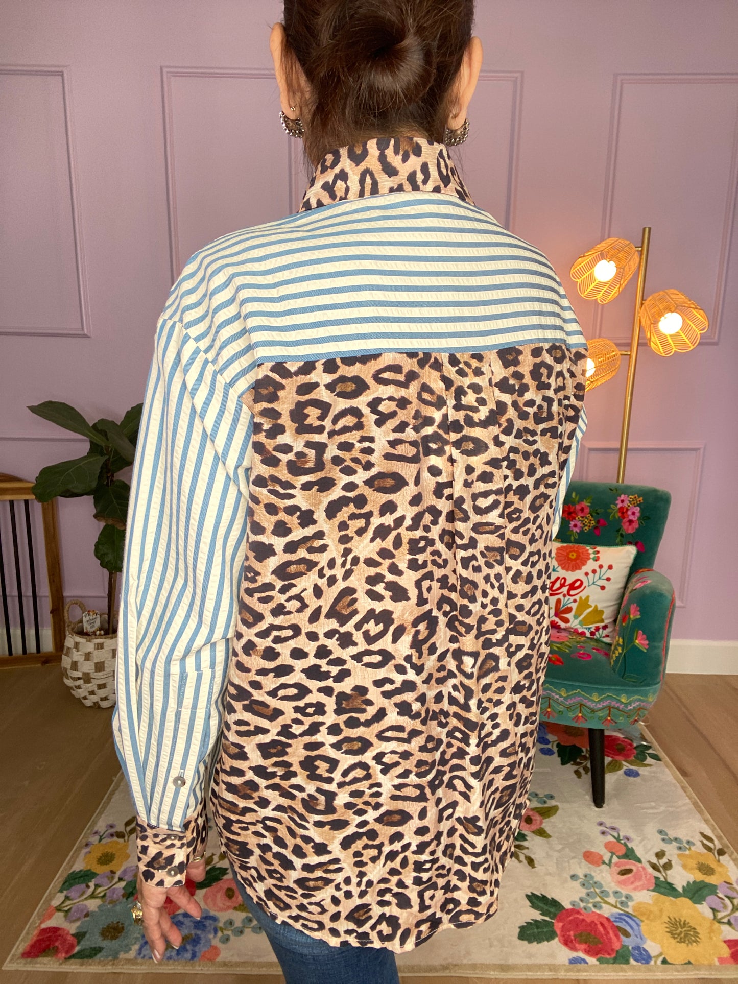 CHAMBRAY STRIPED WITH LEOPARD ACCENT TOP