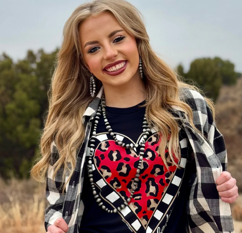 BE KIND LEOPARD HEART SHORT TEE