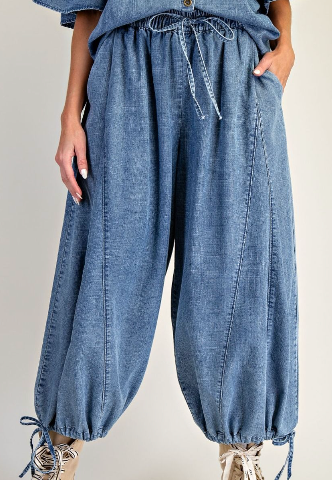 EXTREMLY WIDE LEG WASHED DENIM PANTS