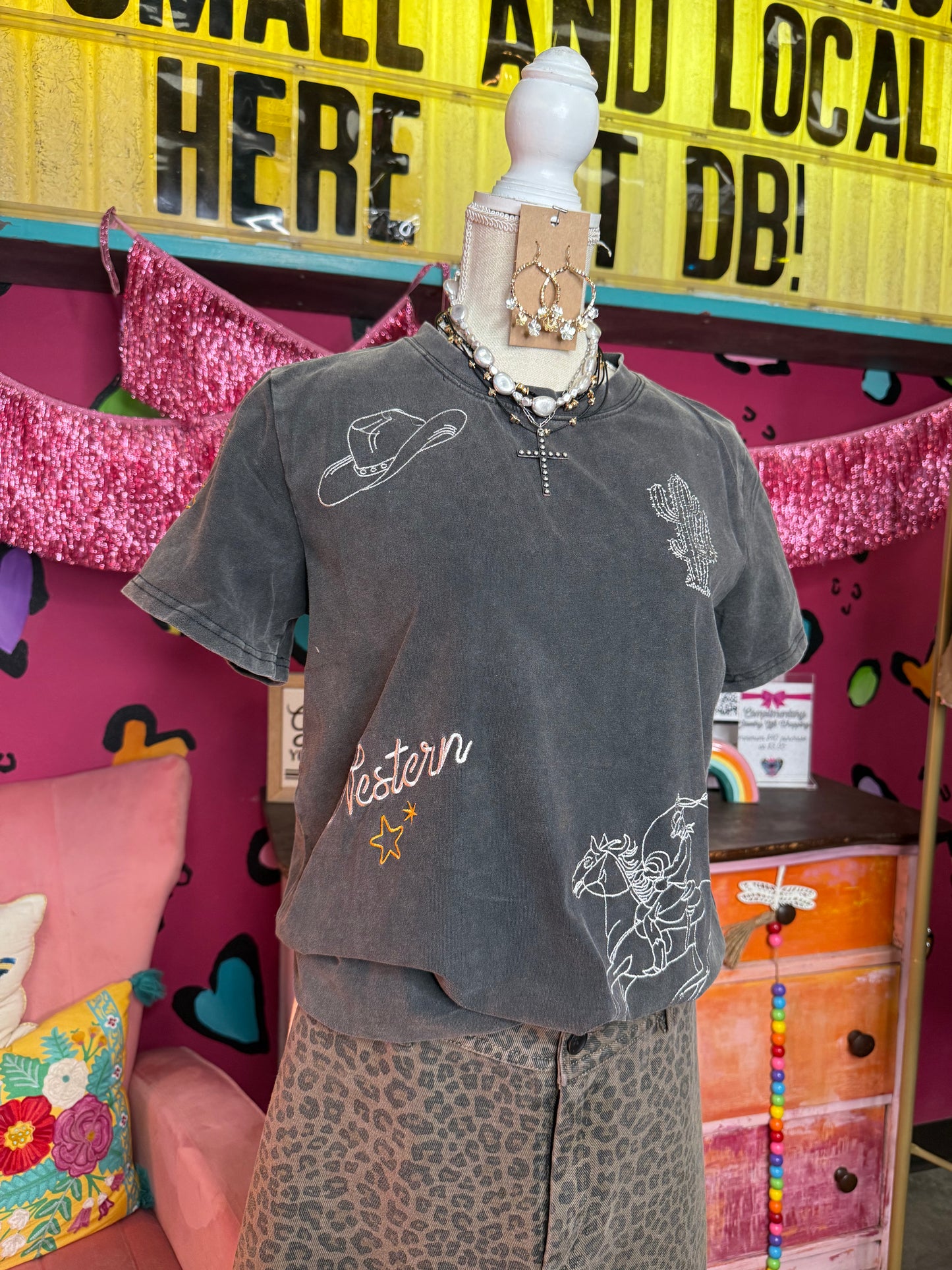 CHIC WESTERN DOODLE TEE - WASHED BLACK