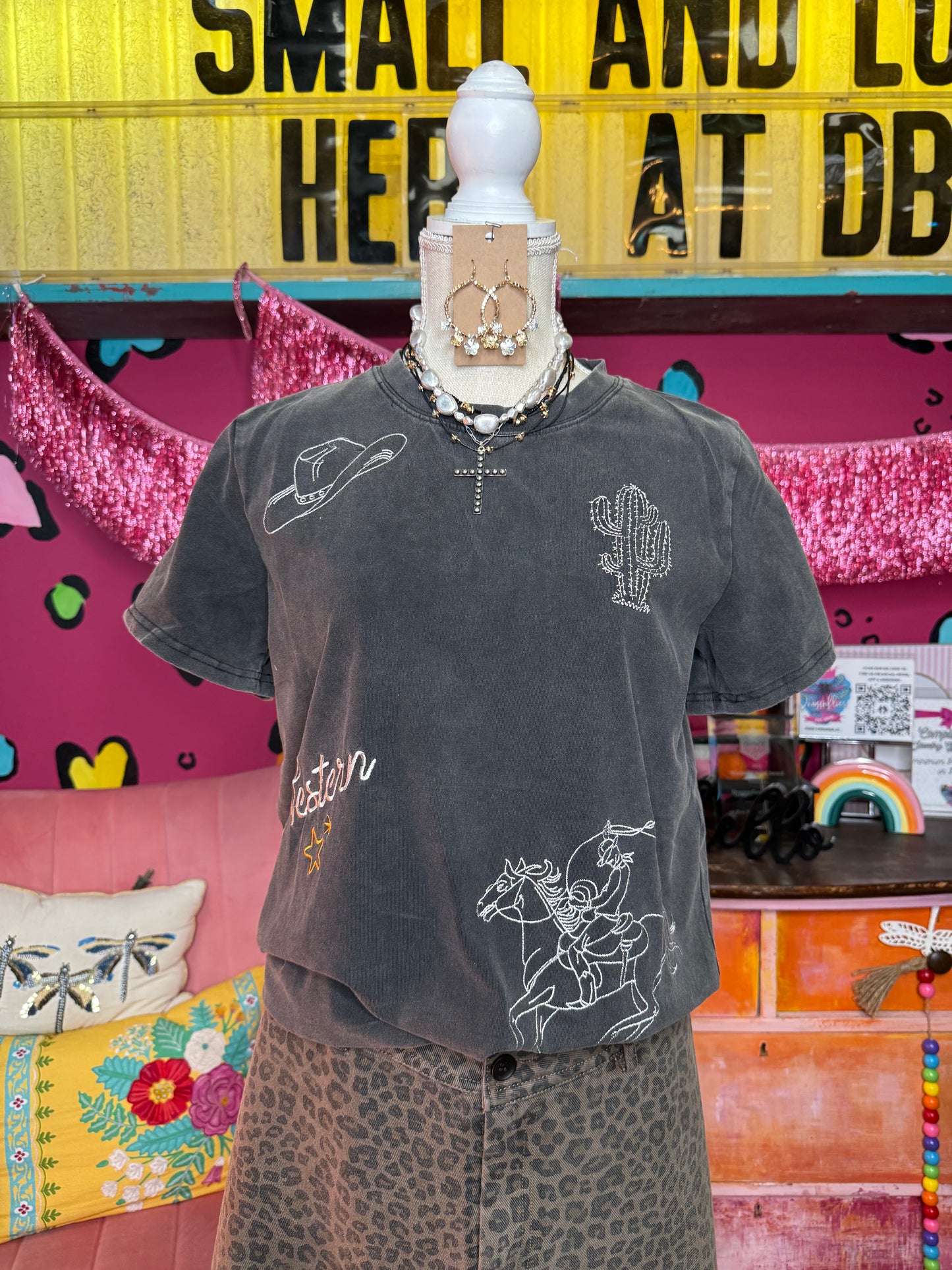 CHIC WESTERN DOODLE TEE - WASHED BLACK