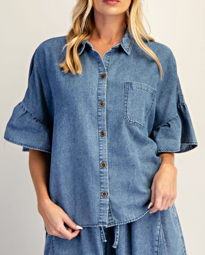 BUTTON DOWN WASHED DENIM SHIRT